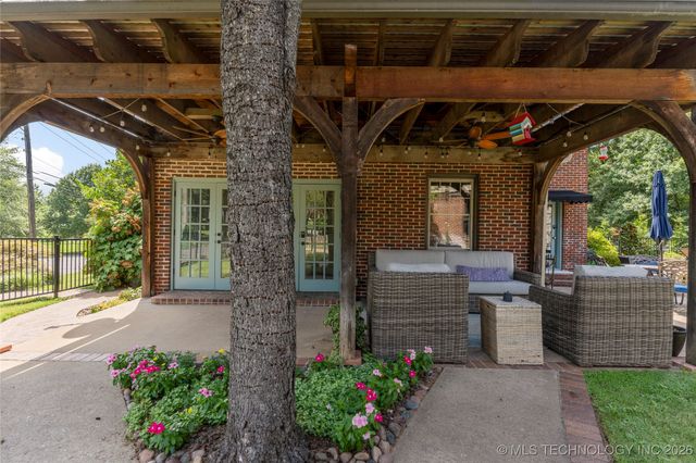 2261 S Terwilleger Boulevard, Tulsa, OK 74114