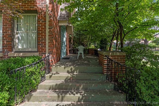 2261 S Terwilleger Boulevard, Tulsa, OK 74114