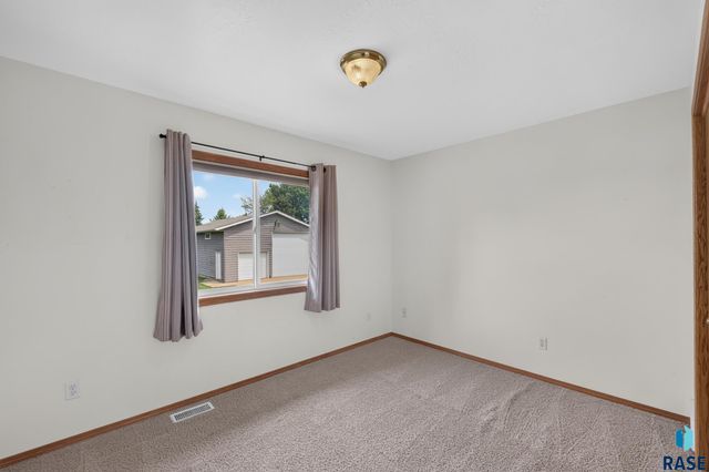 7816 W 42Nd St Street, Sioux Falls, SD 57106