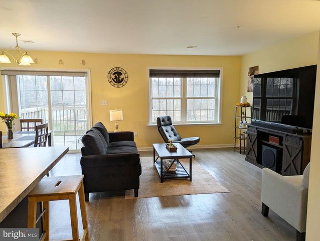 327 MELBOURNE LANE, Mechanicsburg, PA 17055