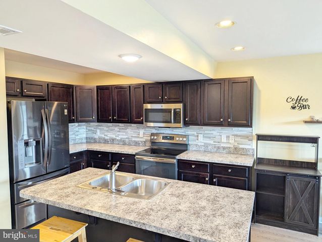 327 MELBOURNE LANE, Mechanicsburg, PA 17055