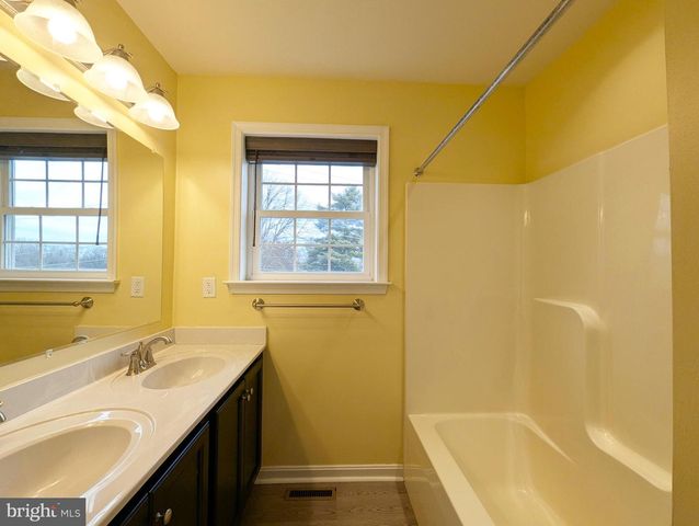 327 MELBOURNE LANE, Mechanicsburg, PA 17055