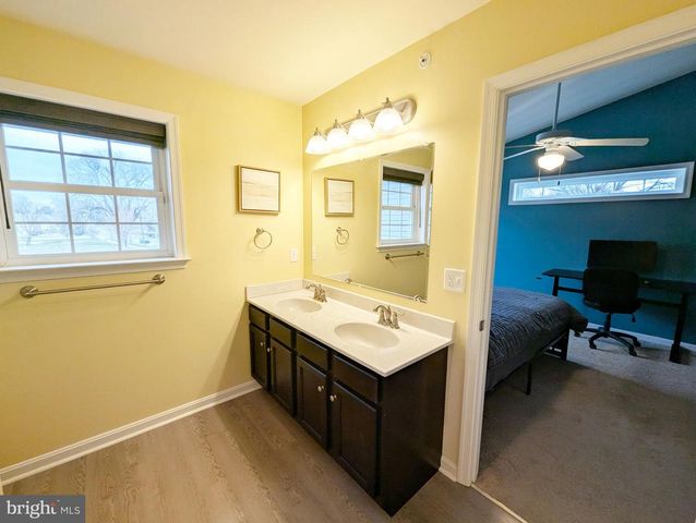 327 MELBOURNE LANE, Mechanicsburg, PA 17055