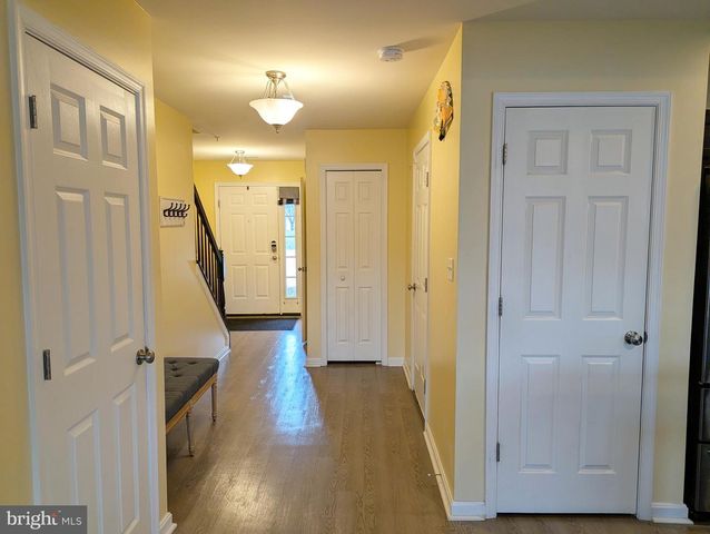 327 MELBOURNE LANE, Mechanicsburg, PA 17055