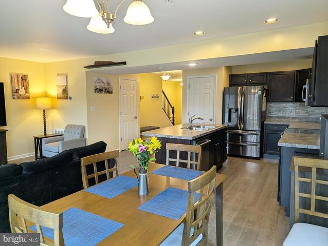 327 MELBOURNE LANE, Mechanicsburg, PA 17055