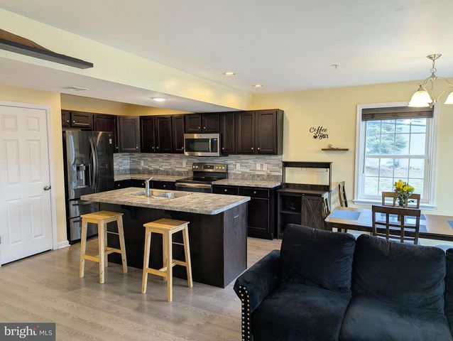 327 MELBOURNE LANE, Mechanicsburg, PA 17055