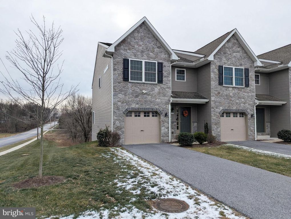 327 MELBOURNE LANE, Mechanicsburg, PA 17055