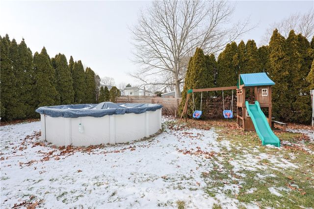 30 SOWAMS Drive, Bristol, RI 02809