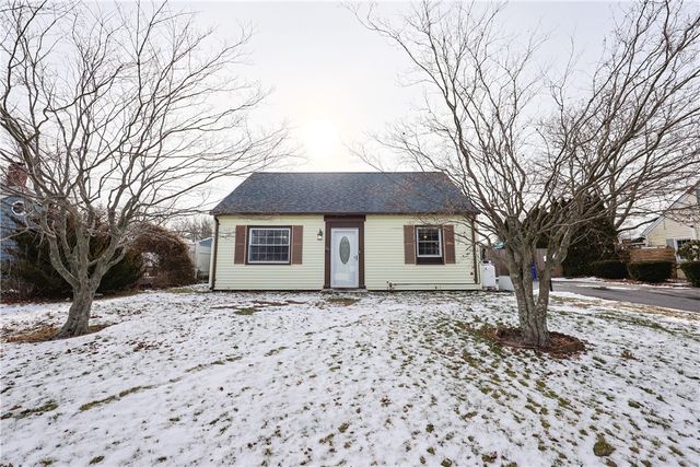 30 SOWAMS Drive, Bristol, RI 02809