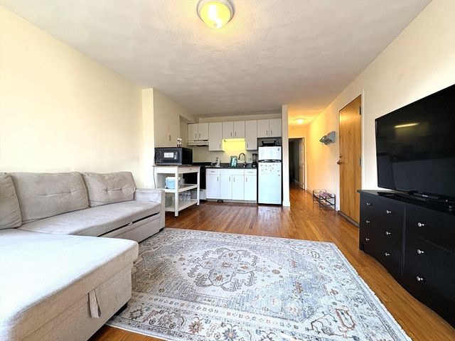 73 River St. 3B, Cambridge, MA 02139