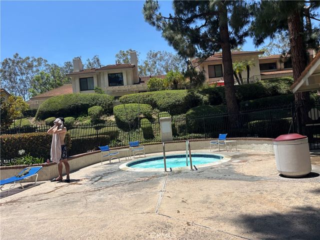 957 CREEKSIDE Drive, Fullerton, CA 92833
