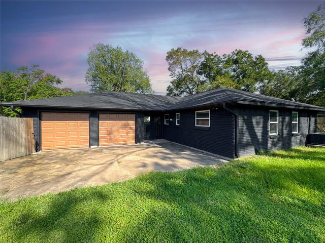 3811 Anna Court, Santa Fe, TX 77517