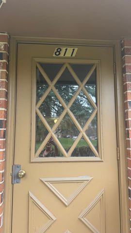 811 S Dwyer Avenue E, Arlington Heights, IL 60005