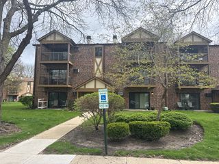 811 S Dwyer Avenue E, Arlington Heights, IL 60005