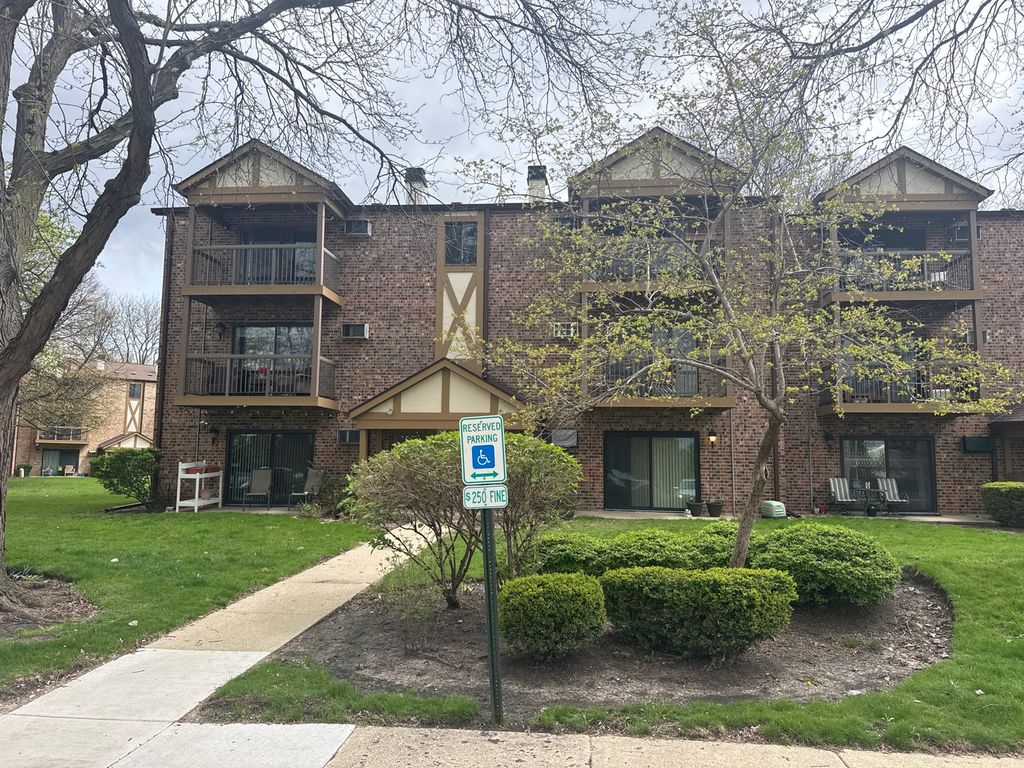 811 S Dwyer Avenue E, Arlington Heights, IL 60005