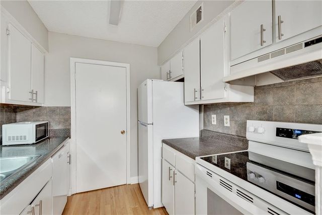 1516 Wingate Way, Sandy Springs, GA 30350