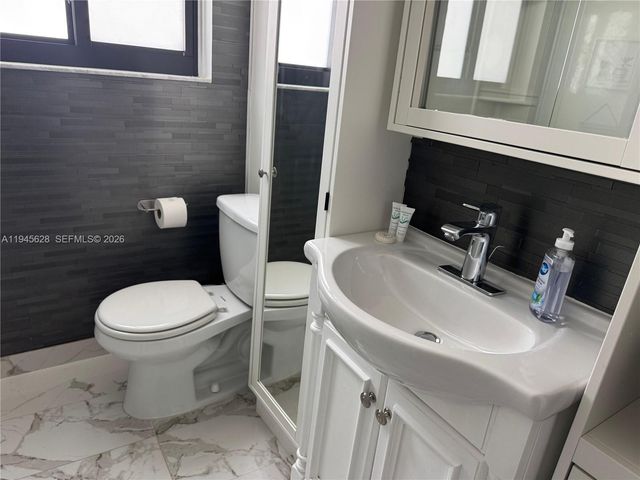 1551 Madison St, Hollywood, FL 33020