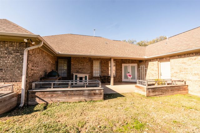 209 Benton Street, Nocona, TX 76255