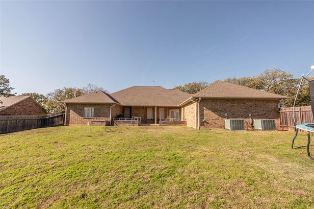209 Benton Street, Nocona, TX 76255