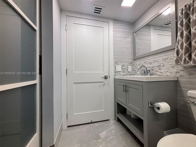 10865 SW 112th Ave 209, Miami, FL 33176