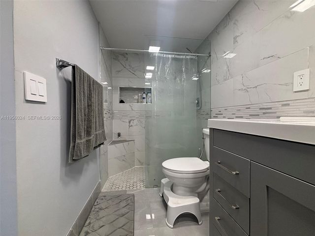 10865 SW 112th Ave 209, Miami, FL 33176