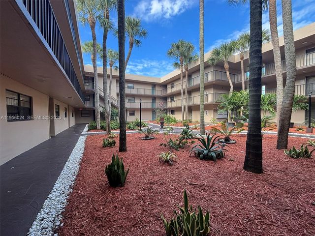 10865 SW 112th Ave 209, Miami, FL 33176