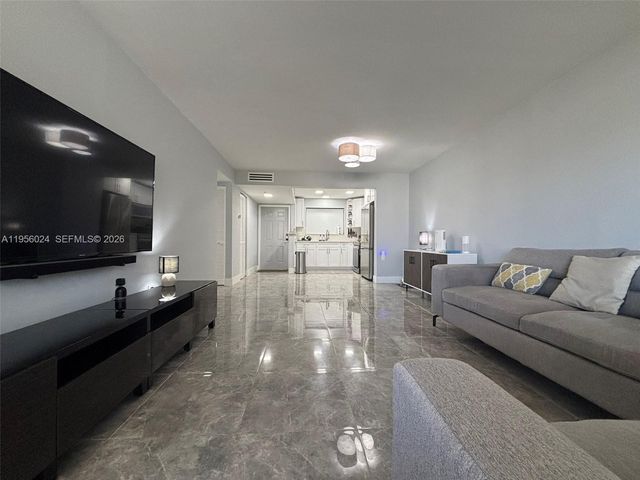 10865 SW 112th Ave 209, Miami, FL 33176