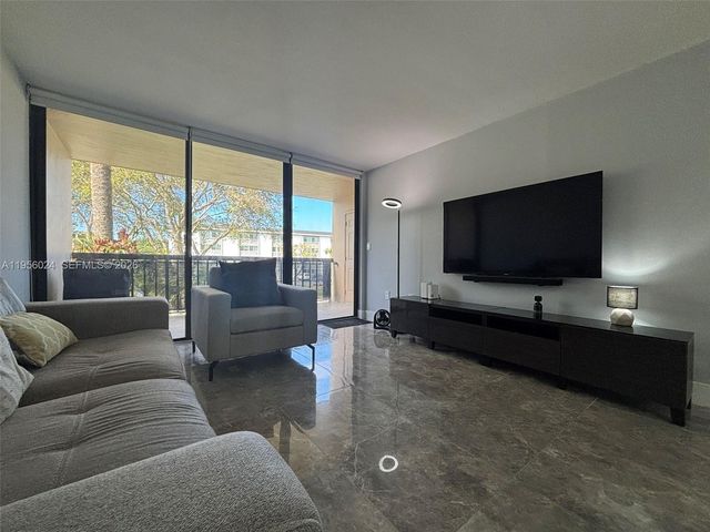 10865 SW 112th Ave 209, Miami, FL 33176