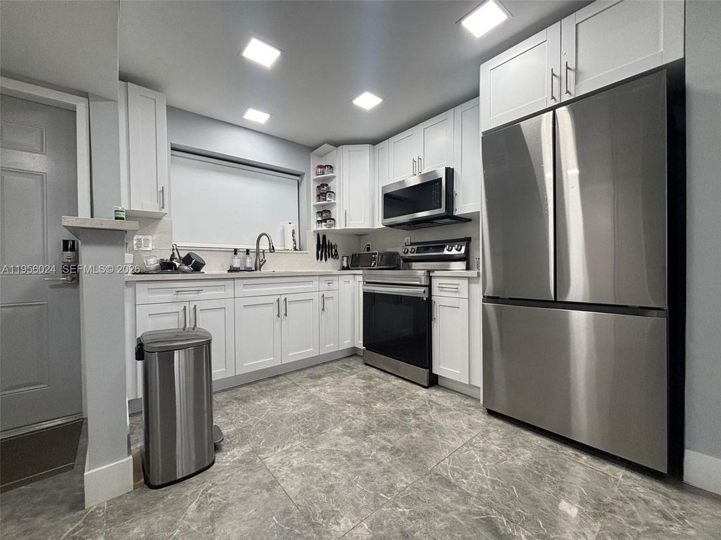 10865 SW 112th Ave 209, Miami, FL 33176