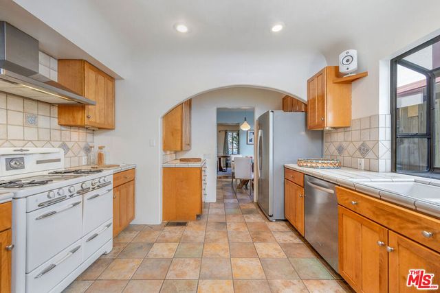 6501 Whitworth Drive, Los Angeles, CA 90035