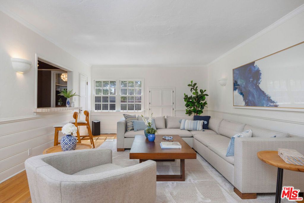 Image 17 of property listing at 6501 Whitworth Drive, Los Angeles, CA 90035