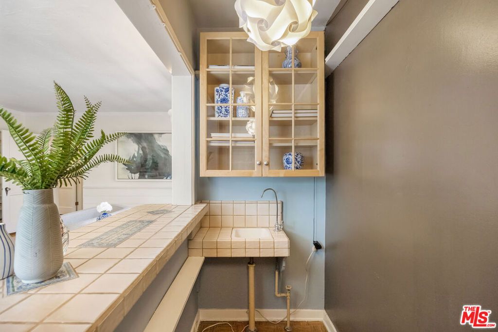 Image 18 of property listing at 6501 Whitworth Drive, Los Angeles, CA 90035