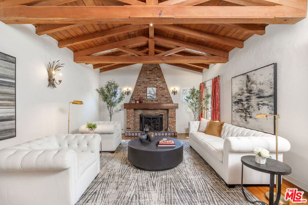 Image 5 of property listing at 6501 Whitworth Drive, Los Angeles, CA 90035