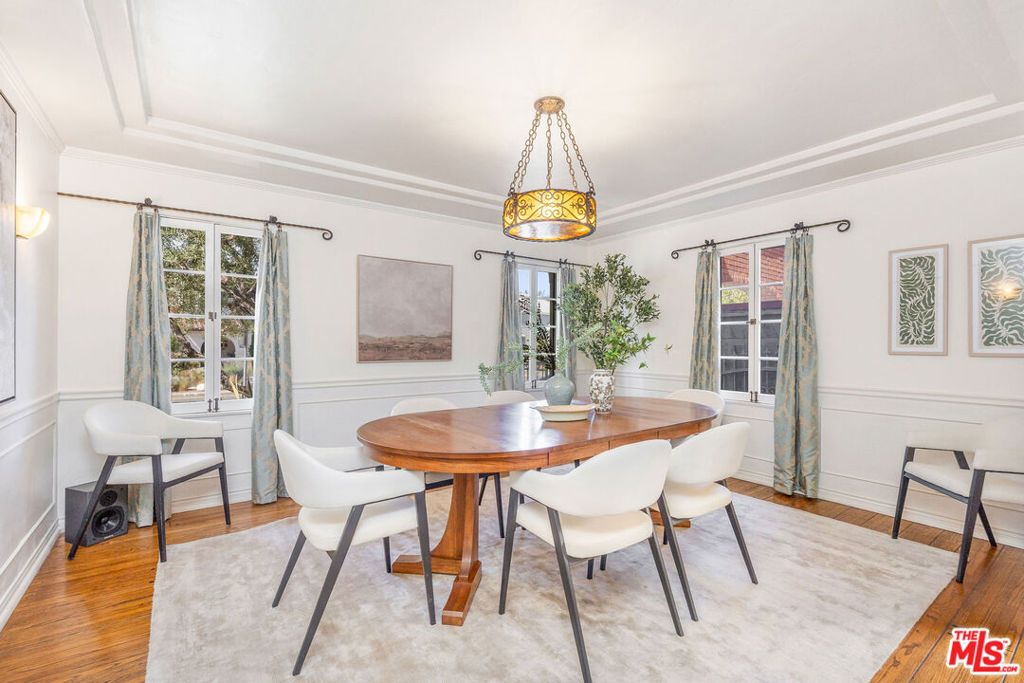 Image 7 of property listing at 6501 Whitworth Drive, Los Angeles, CA 90035