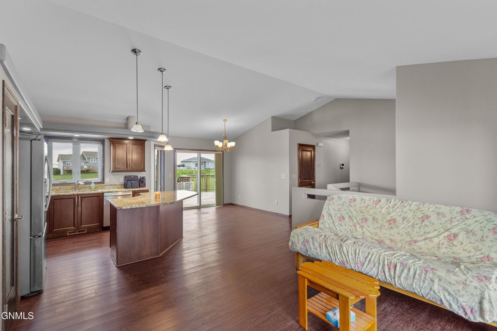1413 Shires Drive SE, Mandan, ND 58554 photo 3