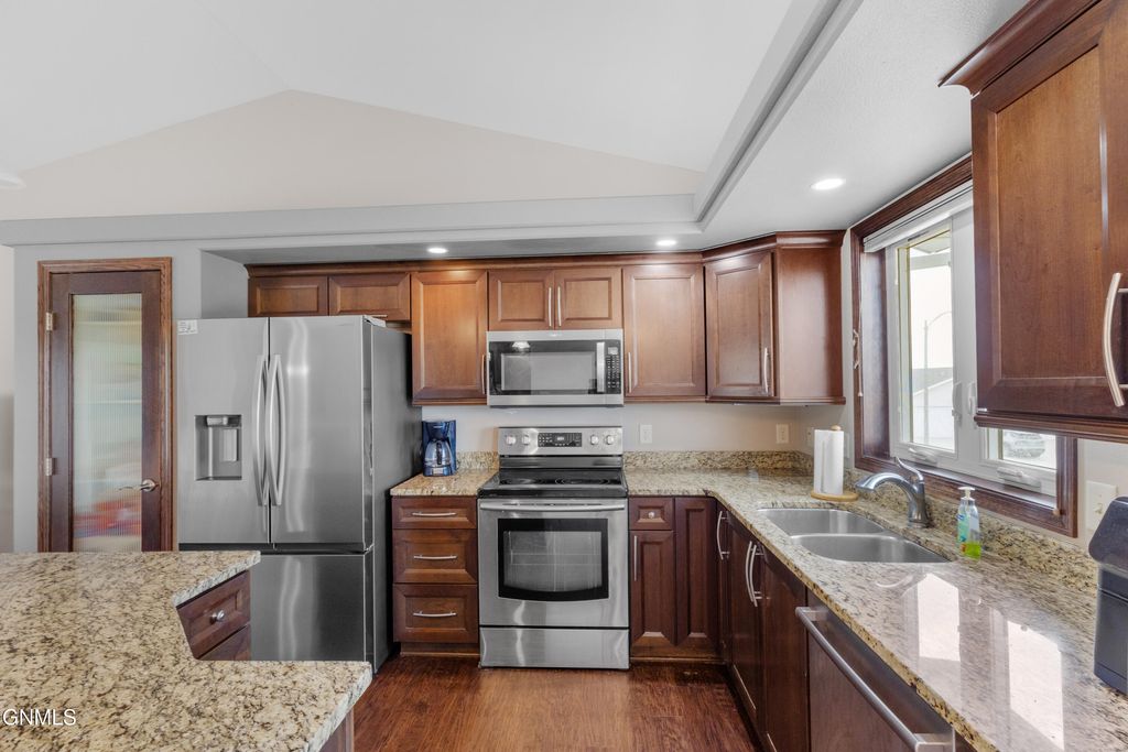 1413 Shires Drive SE, Mandan, ND 58554 photo 5