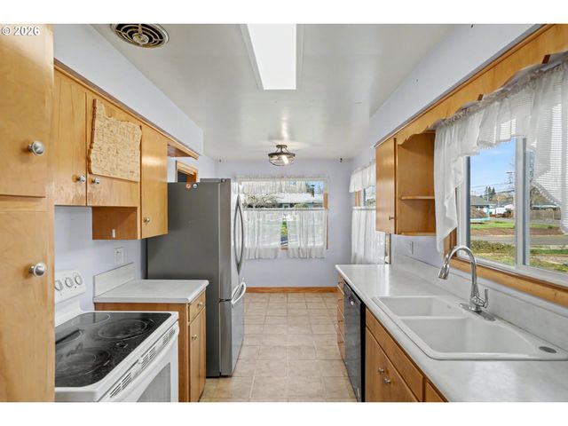 4724 FIR DELL Dr, Salem, OR 97302