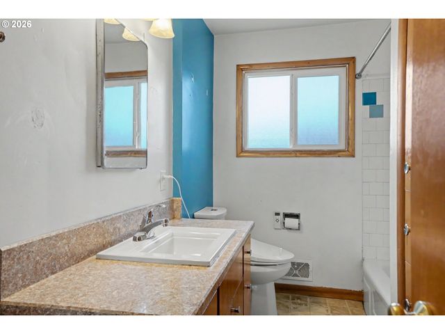 4724 FIR DELL Dr, Salem, OR 97302