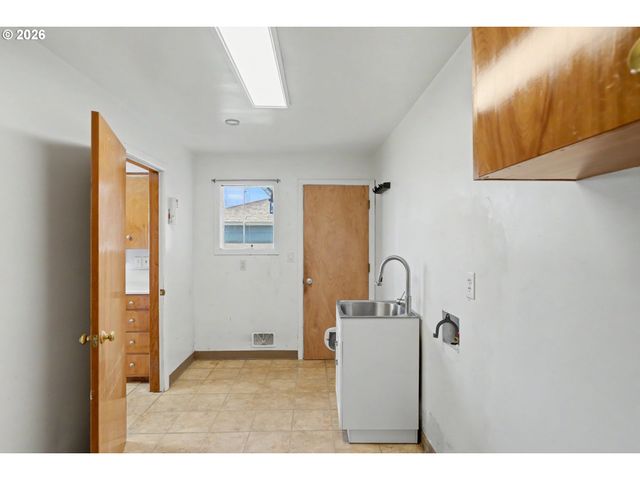 4724 FIR DELL Dr, Salem, OR 97302