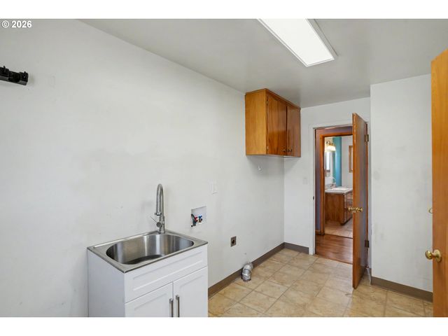 4724 FIR DELL Dr, Salem, OR 97302