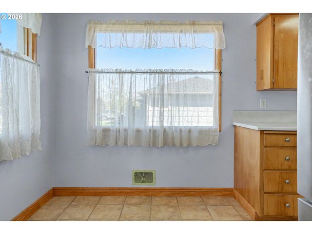 4724 FIR DELL Dr, Salem, OR 97302