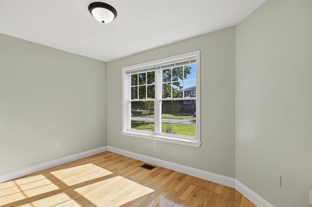 6 Mayberry Drive E, Westborough, MA 01581