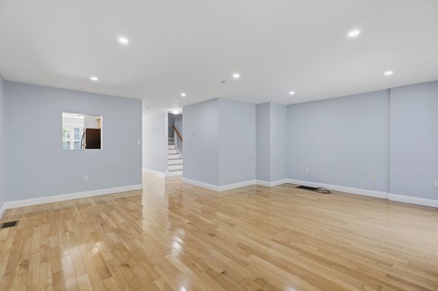 6 Mayberry Drive E, Westborough, MA 01581