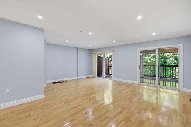 6 Mayberry Drive E, Westborough, MA 01581