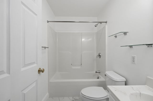 6 Mayberry Drive E, Westborough, MA 01581