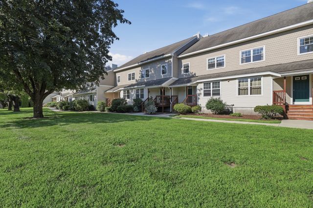 6 Mayberry Drive E, Westborough, MA 01581
