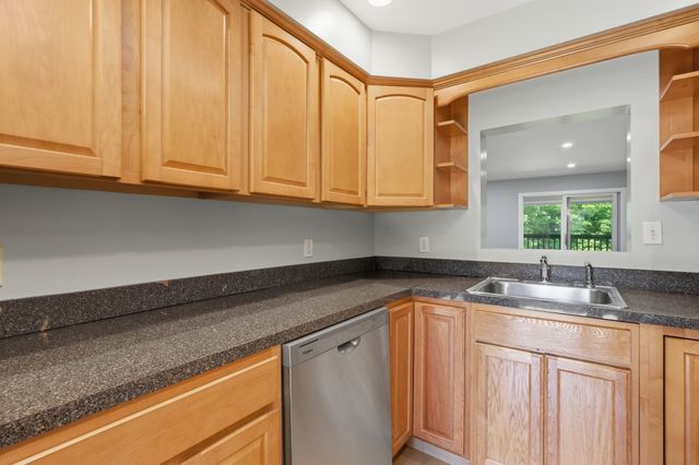 6 Mayberry Drive E, Westborough, MA 01581