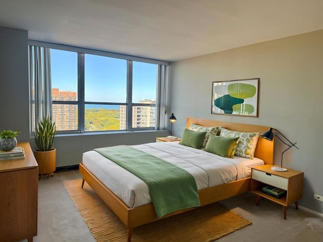 655 W IRVING PARK Road 2012, Chicago, IL 60613