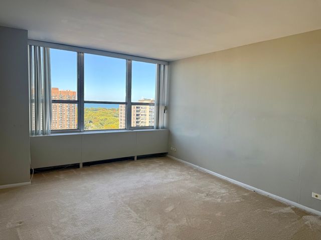 655 W IRVING PARK Road 2012, Chicago, IL 60613