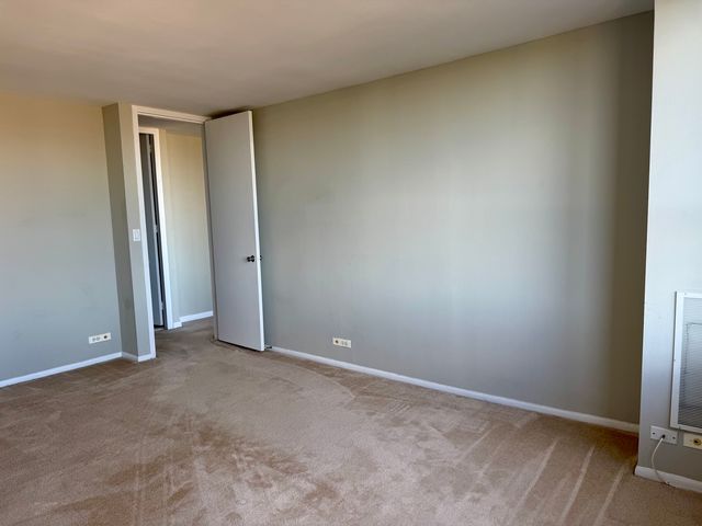 655 W IRVING PARK Road 2012, Chicago, IL 60613